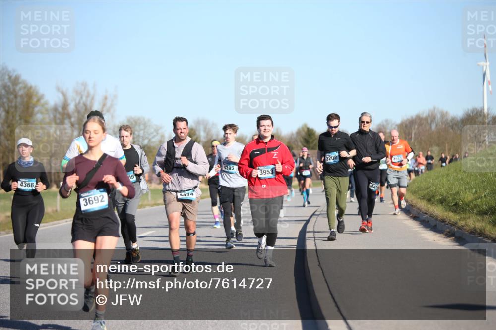06.04.2025 - 44. Internationalen Wilhelmsburger Insellauf Jannik Wohlers http://msf.ph/oto/7614727 06.04.2025 09:31:44 Laufen 4366, 3692, 09, 4474, 4395, 3953, 3202, 446, 4550 meine-sportfotos.de