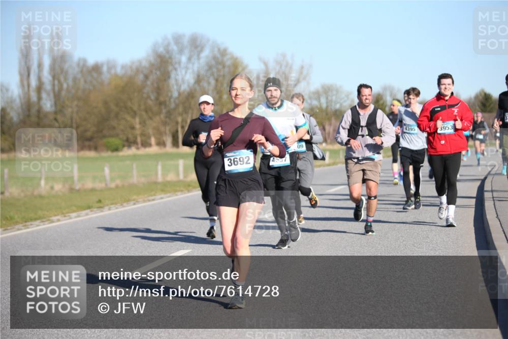 06.04.2025 - 44. Internationalen Wilhelmsburger Insellauf Jannik Wohlers http://msf.ph/oto/7614728 06.04.2025 09:31:45 Laufen 3692, 455, 09, 4395, 3953 meine-sportfotos.de