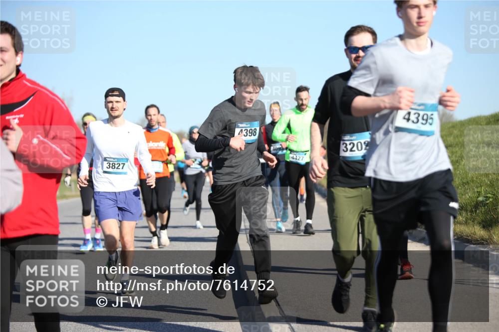 06.04.2025 - 44. Internationalen Wilhelmsburger Insellauf Jannik Wohlers http://msf.ph/oto/7614752 06.04.2025 09:31:49 Laufen 3827, 4398, 4427, 3202, 4395 meine-sportfotos.de