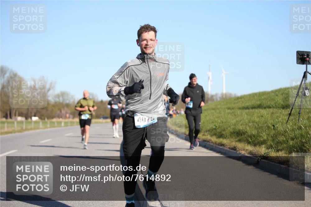 06.04.2025 - 44. Internationalen Wilhelmsburger Insellauf Jannik Wohlers http://msf.ph/oto/7614892 06.04.2025 09:32:22 Laufen 4075 meine-sportfotos.de