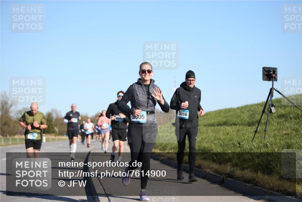 06.04.2025 - 44. Internationalen Wilhelmsburger Insellauf Jannik Wohlers http://msf.ph/oto/7614900 06.04.2025 09:32:23 Laufen 378, 3005, 3016 meine-sportfotos.de