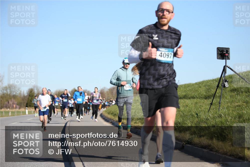 06.04.2025 - 44. Internationalen Wilhelmsburger Insellauf Jannik Wohlers http://msf.ph/oto/7614930 06.04.2025 09:32:29 Laufen 3472, 4097 meine-sportfotos.de