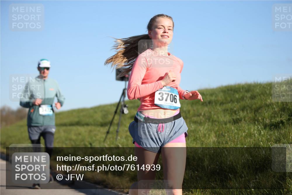 06.04.2025 - 44. Internationalen Wilhelmsburger Insellauf Jannik Wohlers http://msf.ph/oto/7614939 06.04.2025 09:32:31 Laufen 3706 meine-sportfotos.de