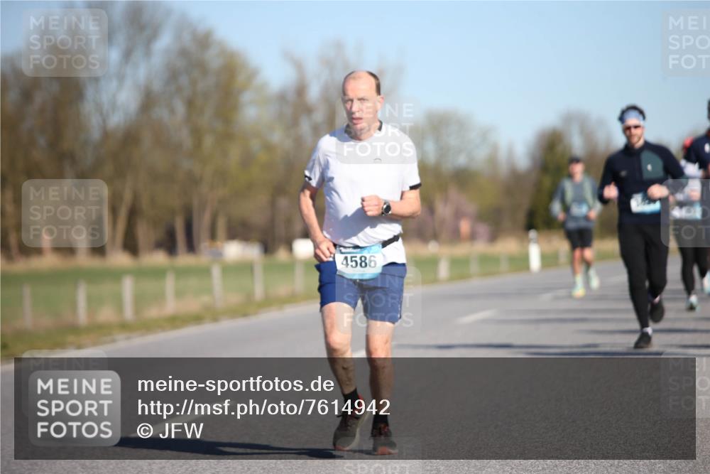 06.04.2025 - 44. Internationalen Wilhelmsburger Insellauf Jannik Wohlers http://msf.ph/oto/7614942 06.04.2025 09:32:32 Laufen 4586 meine-sportfotos.de
