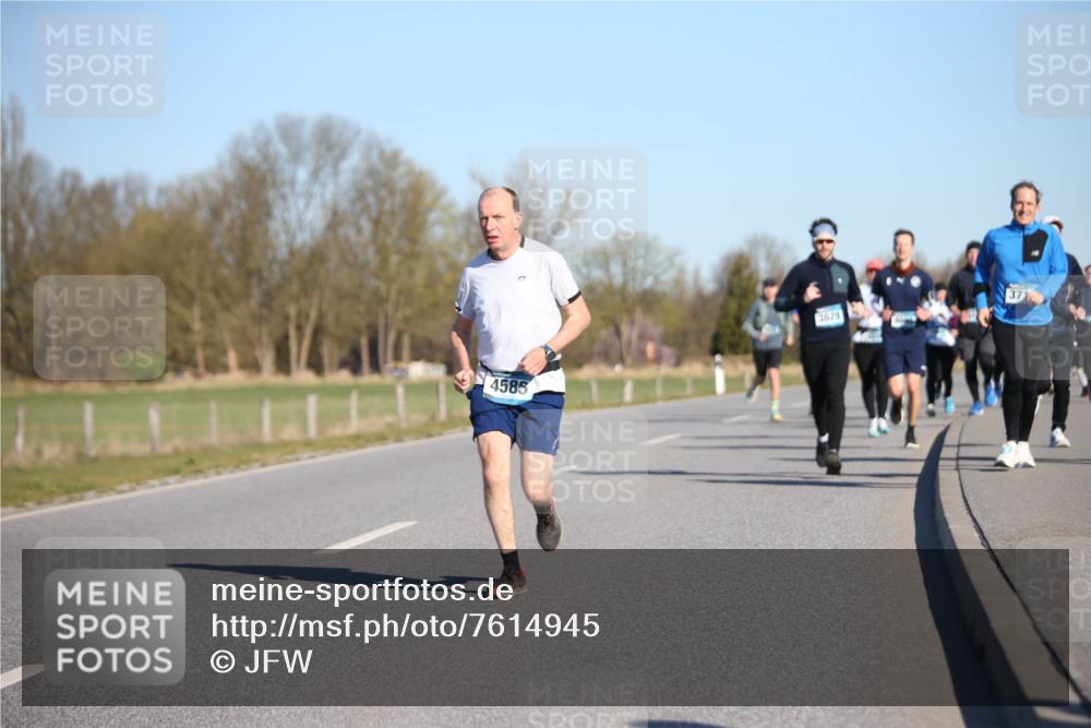 06.04.2025 - 44. Internationalen Wilhelmsburger Insellauf Jannik Wohlers http://msf.ph/oto/7614945 06.04.2025 09:32:32 Laufen 4586, 3629, 37 meine-sportfotos.de
