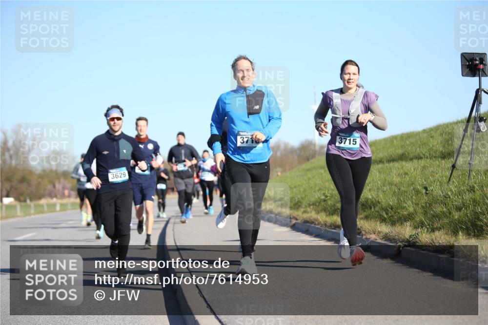 06.04.2025 - 44. Internationalen Wilhelmsburger Insellauf Jannik Wohlers http://msf.ph/oto/7614953 06.04.2025 09:32:36 Laufen 3629, 3716, 3715 meine-sportfotos.de