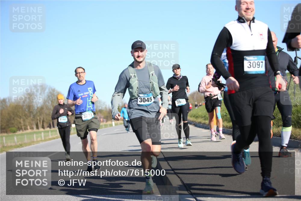 06.04.2025 - 44. Internationalen Wilhelmsburger Insellauf Jannik Wohlers http://msf.ph/oto/7615000 06.04.2025 09:32:44 Laufen 4148, 3273, 3045, 3943, 3097 meine-sportfotos.de