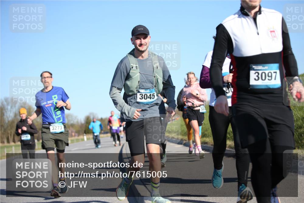 06.04.2025 - 44. Internationalen Wilhelmsburger Insellauf Jannik Wohlers http://msf.ph/oto/7615005 06.04.2025 09:32:45 Laufen 4148, 3273, 3045, 50, 3097 meine-sportfotos.de