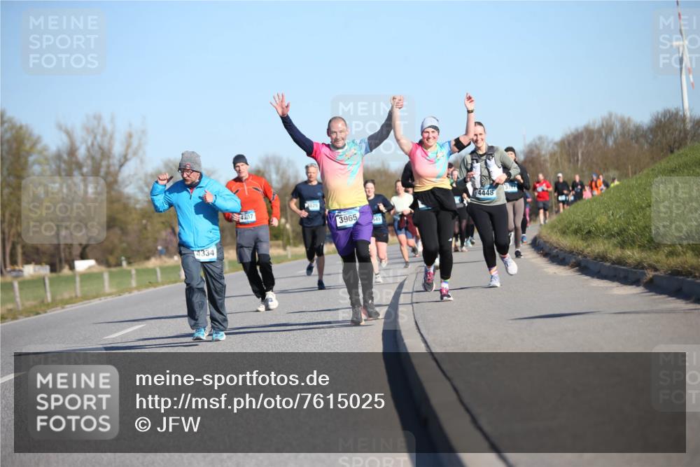 06.04.2025 - 44. Internationalen Wilhelmsburger Insellauf Jannik Wohlers http://msf.ph/oto/7615025 06.04.2025 09:32:48 Laufen 4334, 4025, 4307, 3965, 4448, 3781 meine-sportfotos.de
