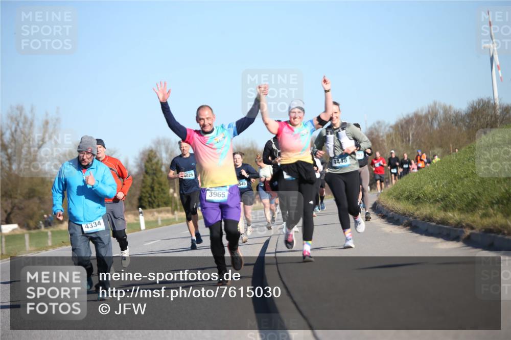 06.04.2025 - 44. Internationalen Wilhelmsburger Insellauf Jannik Wohlers http://msf.ph/oto/7615030 06.04.2025 09:32:48 Laufen 4334, 4025, 3965, 545, 4448 meine-sportfotos.de