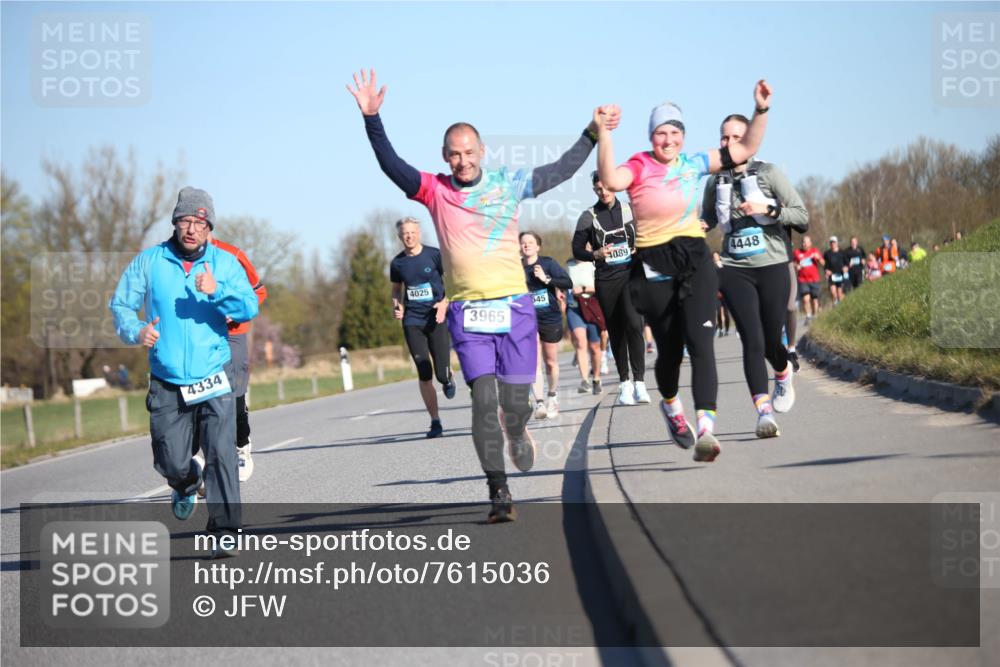 06.04.2025 - 44. Internationalen Wilhelmsburger Insellauf Jannik Wohlers http://msf.ph/oto/7615036 06.04.2025 09:32:49 Laufen 4334, 4025, 545, 3965, 089, 4448 meine-sportfotos.de