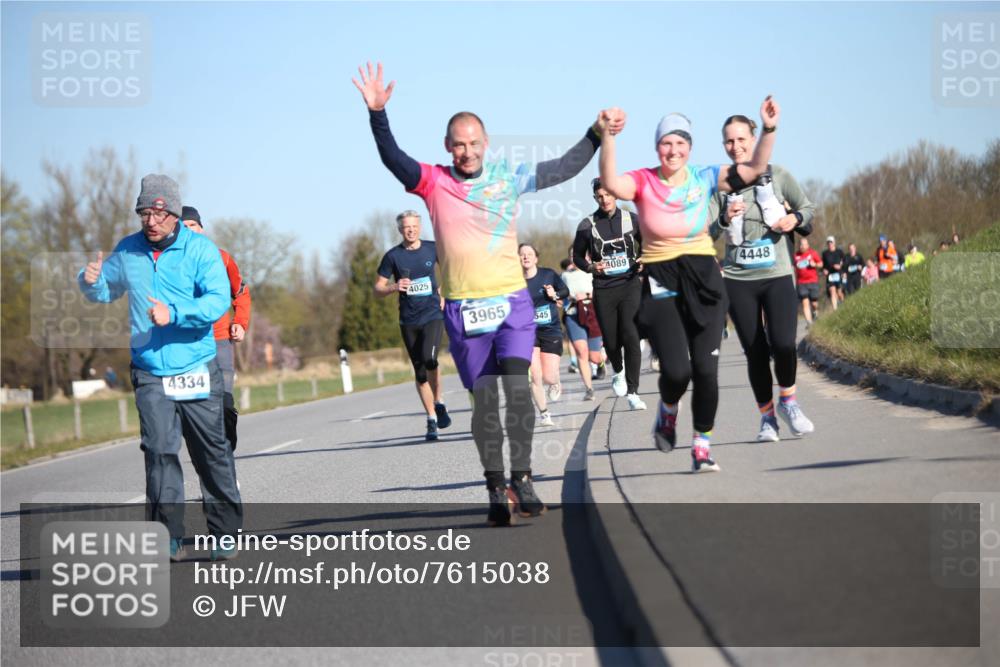 06.04.2025 - 44. Internationalen Wilhelmsburger Insellauf Jannik Wohlers http://msf.ph/oto/7615038 06.04.2025 09:32:49 Laufen 4334, 4025, 3965, 545, 4089, 4448 meine-sportfotos.de