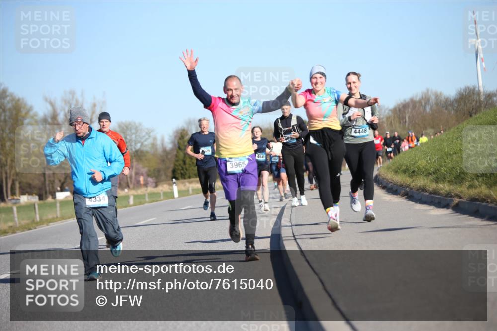 06.04.2025 - 44. Internationalen Wilhelmsburger Insellauf Jannik Wohlers http://msf.ph/oto/7615040 06.04.2025 09:32:49 Laufen 4334, 925, 3965, 4545, 1462, 4448 meine-sportfotos.de