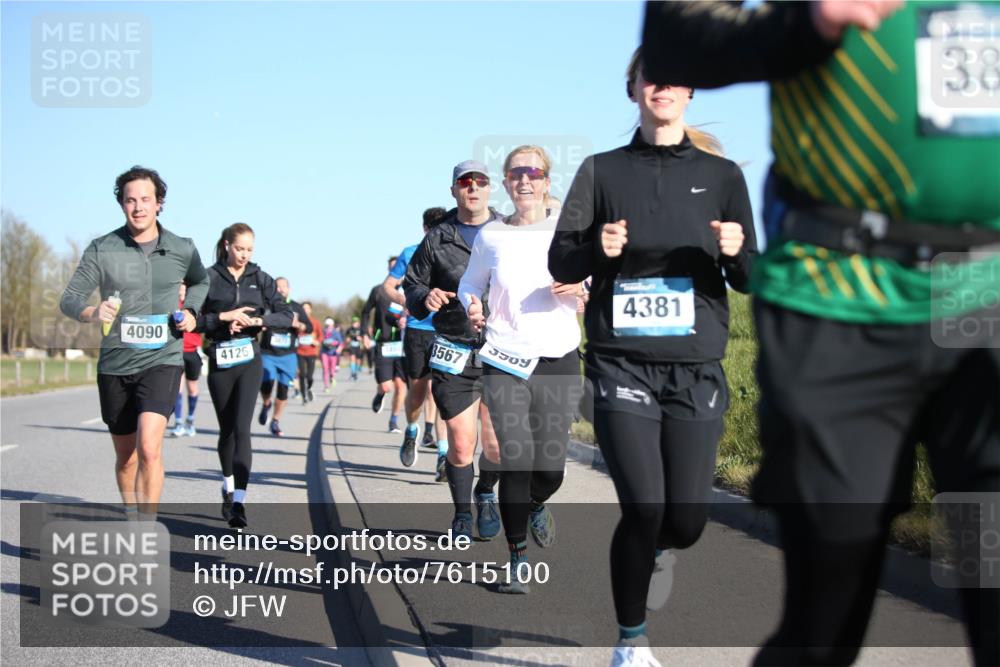 06.04.2025 - 44. Internationalen Wilhelmsburger Insellauf Jannik Wohlers http://msf.ph/oto/7615100 06.04.2025 09:33:04 Laufen 4090, 4126, 3567, 4381, 38 meine-sportfotos.de