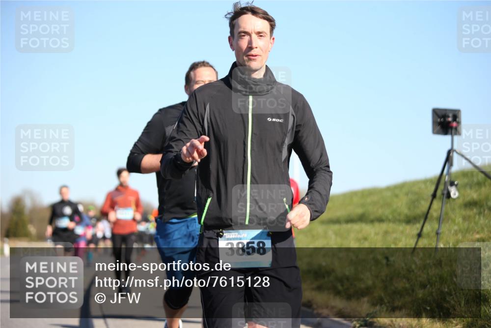 06.04.2025 - 44. Internationalen Wilhelmsburger Insellauf Jannik Wohlers http://msf.ph/oto/7615128 06.04.2025 09:33:09 Laufen 3858 meine-sportfotos.de