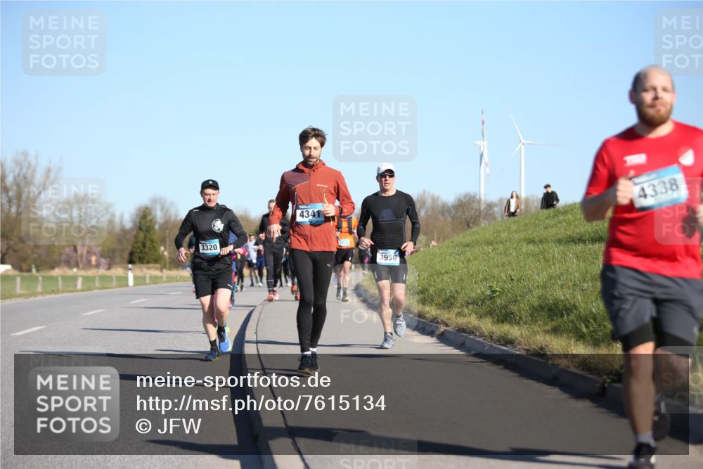 06.04.2025 - 44. Internationalen Wilhelmsburger Insellauf Jannik Wohlers http://msf.ph/oto/7615134 06.04.2025 09:33:10 Laufen 3320, 4341, 3956, 4338 meine-sportfotos.de