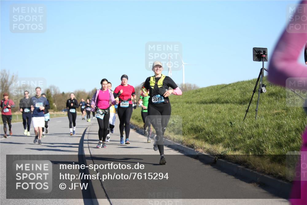 06.04.2025 - 44. Internationalen Wilhelmsburger Insellauf Jannik Wohlers http://msf.ph/oto/7615294 06.04.2025 09:33:47 Laufen 3288, 3638, 3565, 3077 meine-sportfotos.de