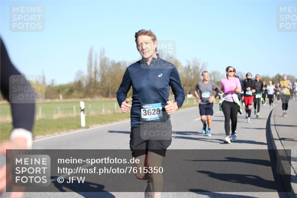 06.04.2025 - 44. Internationalen Wilhelmsburger Insellauf Jannik Wohlers http://msf.ph/oto/7615350 06.04.2025 09:34:03 Laufen 3628, 3612 meine-sportfotos.de