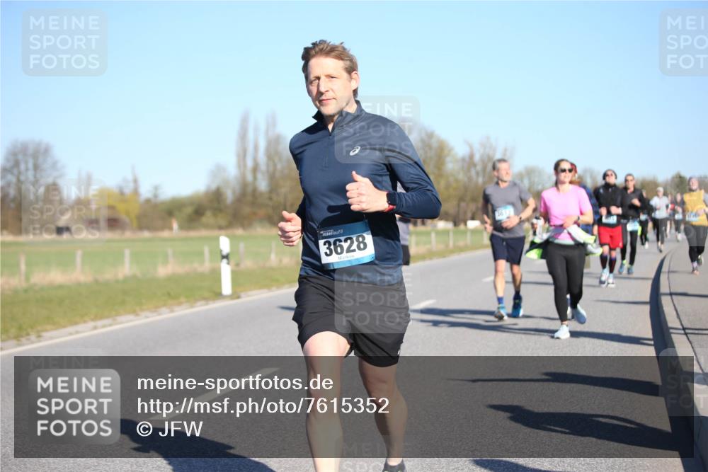 06.04.2025 - 44. Internationalen Wilhelmsburger Insellauf Jannik Wohlers http://msf.ph/oto/7615352 06.04.2025 09:34:04 Laufen 3628, 3612 meine-sportfotos.de