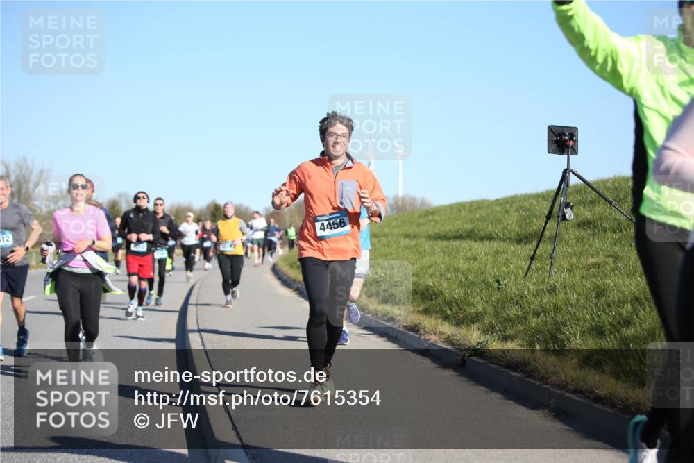 06.04.2025 - 44. Internationalen Wilhelmsburger Insellauf Jannik Wohlers http://msf.ph/oto/7615354 06.04.2025 09:34:04 Laufen 12, 4456 meine-sportfotos.de