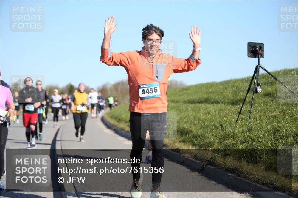 06.04.2025 - 44. Internationalen Wilhelmsburger Insellauf Jannik Wohlers http://msf.ph/oto/7615356 06.04.2025 09:34:05 Laufen 4456 meine-sportfotos.de