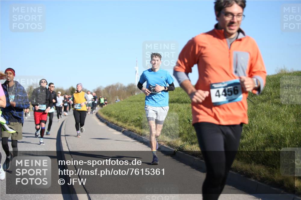 06.04.2025 - 44. Internationalen Wilhelmsburger Insellauf Jannik Wohlers http://msf.ph/oto/7615361 06.04.2025 09:34:06 Laufen 4010, 3223, 4456 meine-sportfotos.de