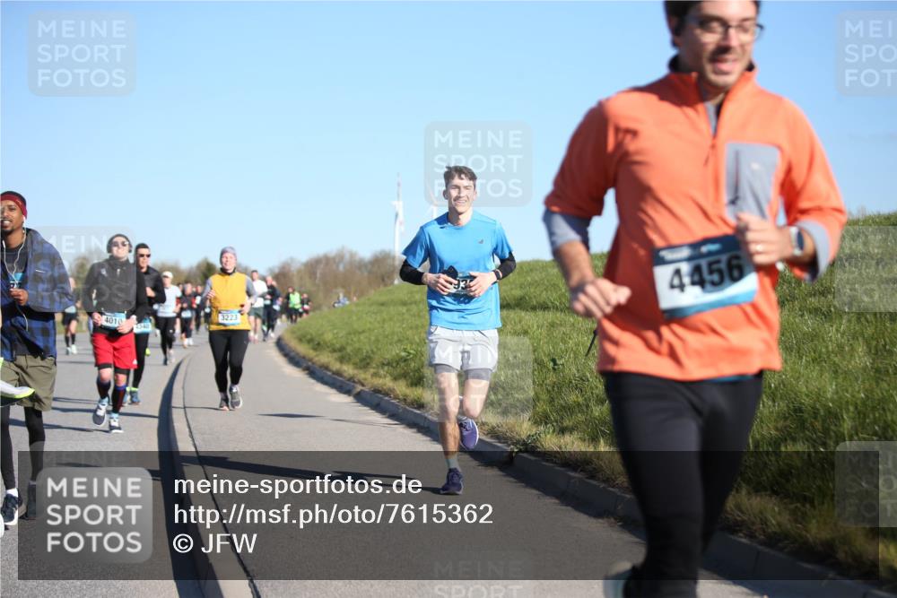 06.04.2025 - 44. Internationalen Wilhelmsburger Insellauf Jannik Wohlers http://msf.ph/oto/7615362 06.04.2025 09:34:06 Laufen 4010, 1340, 3223, 4456 meine-sportfotos.de