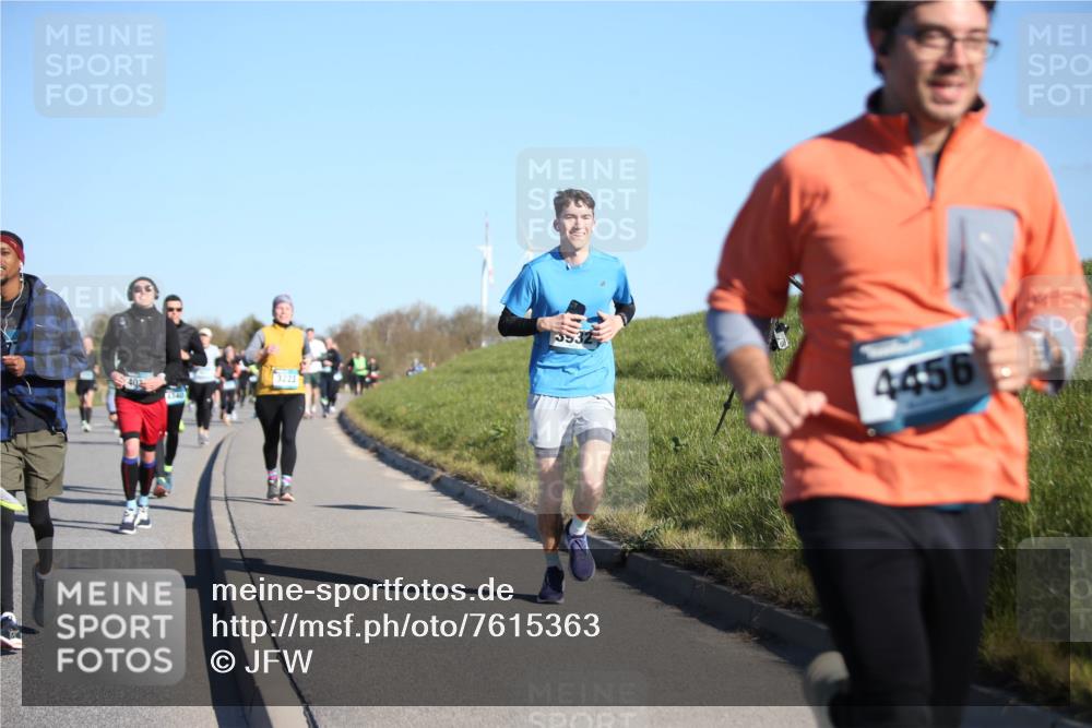 06.04.2025 - 44. Internationalen Wilhelmsburger Insellauf Jannik Wohlers http://msf.ph/oto/7615363 06.04.2025 09:34:06 Laufen 3223, 401, 3532, 4456 meine-sportfotos.de