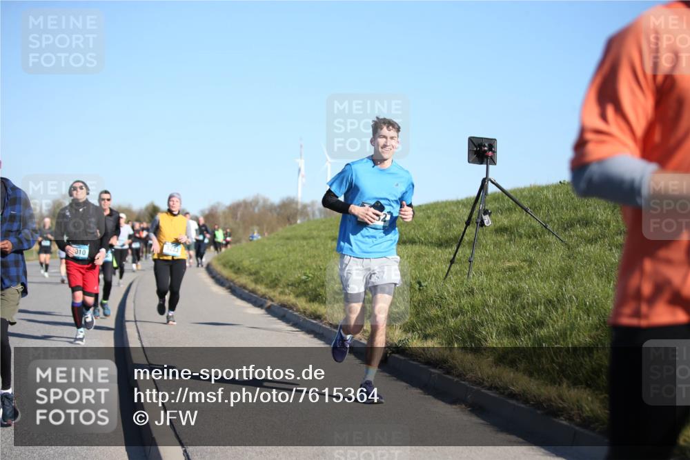 06.04.2025 - 44. Internationalen Wilhelmsburger Insellauf Jannik Wohlers http://msf.ph/oto/7615364 06.04.2025 09:34:06 Laufen 010 meine-sportfotos.de