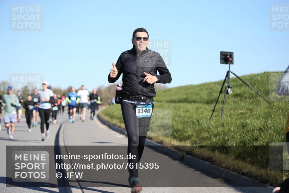06.04.2025 - 44. Internationalen Wilhelmsburger Insellauf Jannik Wohlers http://msf.ph/oto/7615395 06.04.2025 09:34:10 Laufen 4340 meine-sportfotos.de