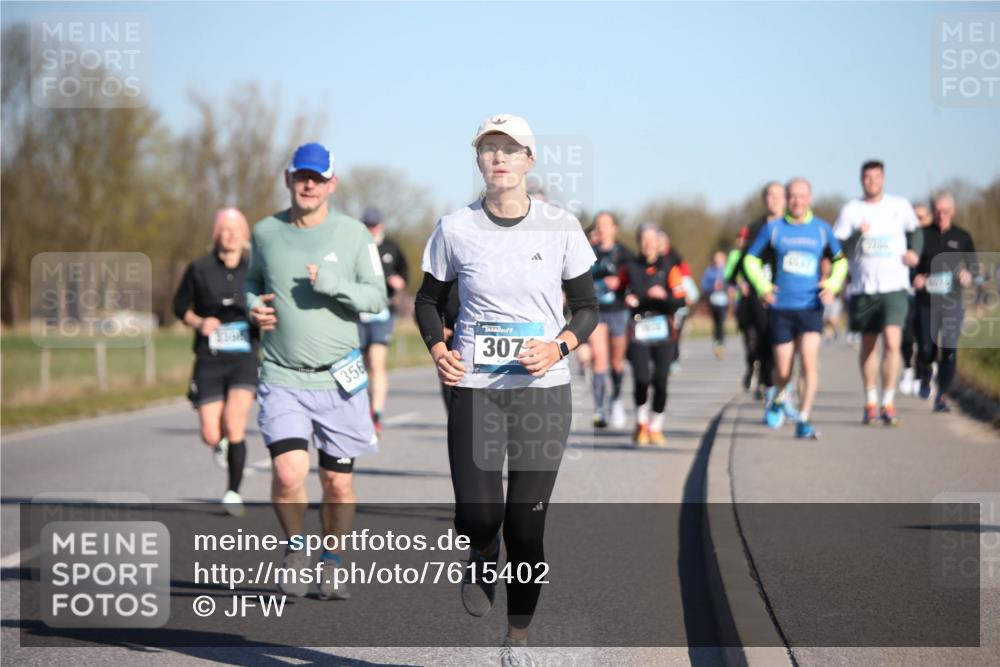 06.04.2025 - 44. Internationalen Wilhelmsburger Insellauf Jannik Wohlers http://msf.ph/oto/7615402 06.04.2025 09:34:12 Laufen 336, 356, 307, 4447 meine-sportfotos.de