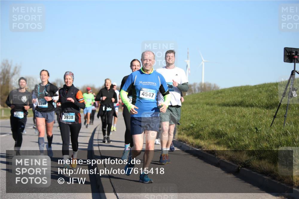 06.04.2025 - 44. Internationalen Wilhelmsburger Insellauf Jannik Wohlers http://msf.ph/oto/7615418 06.04.2025 09:34:18 Laufen 3352, 3318, 3938, 4547, 86 meine-sportfotos.de