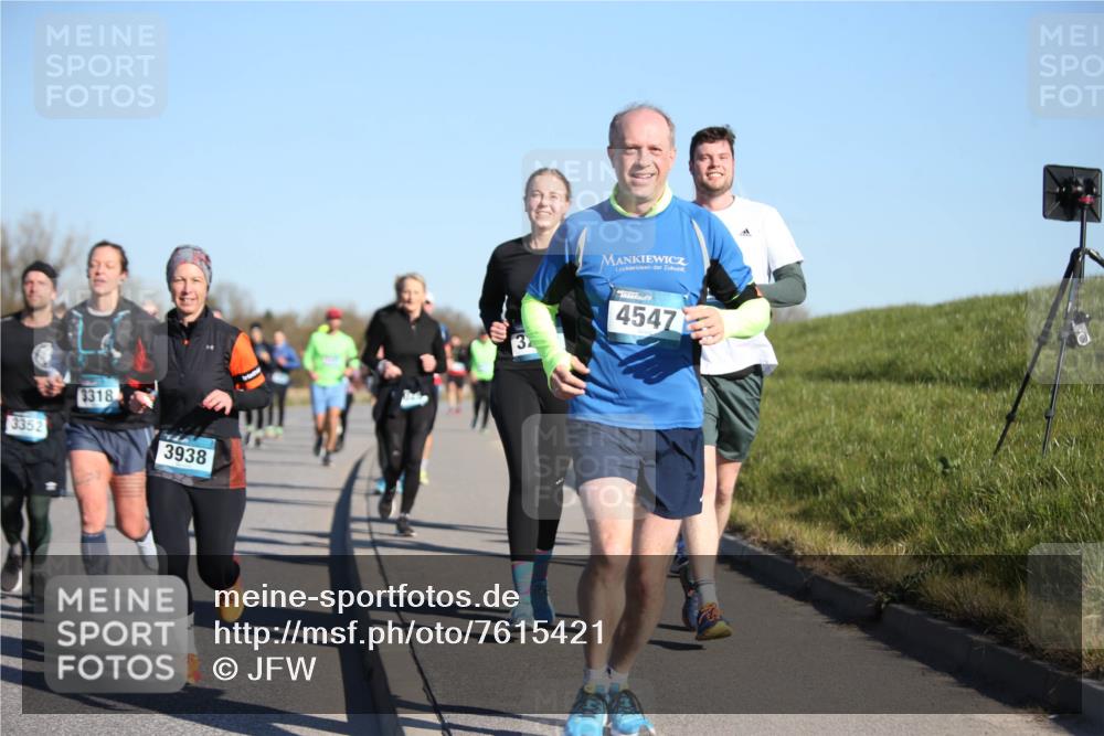 06.04.2025 - 44. Internationalen Wilhelmsburger Insellauf Jannik Wohlers http://msf.ph/oto/7615421 06.04.2025 09:34:19 Laufen 3352, 3318, 3938, 4547 meine-sportfotos.de