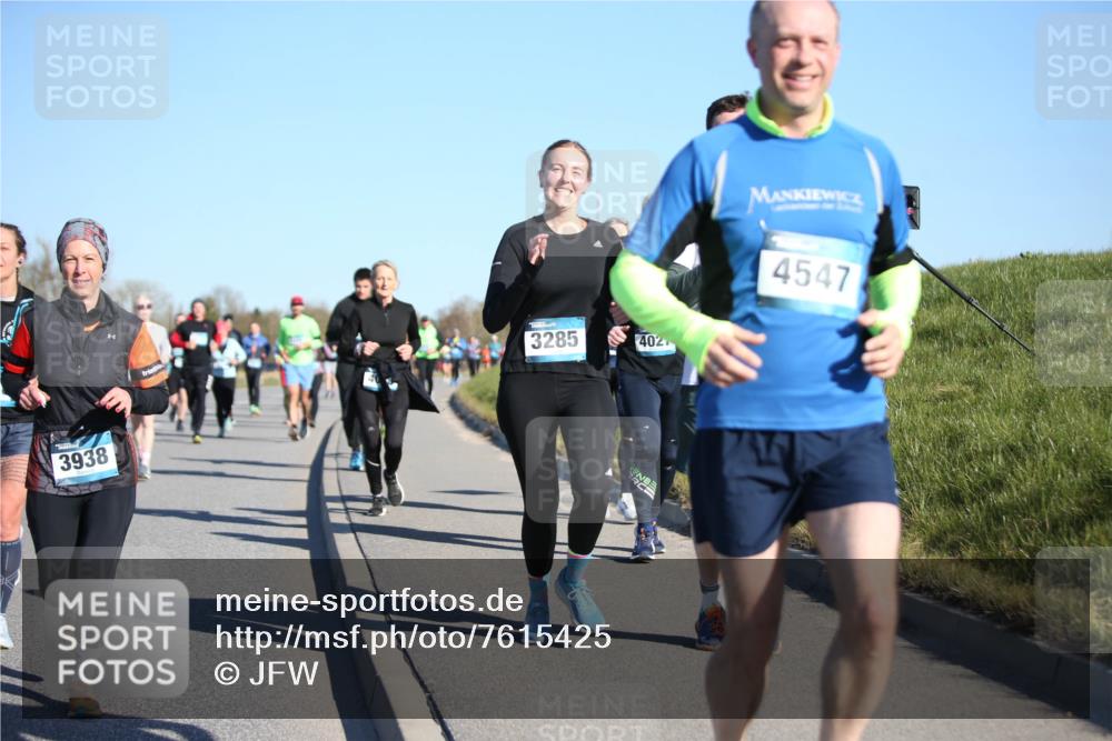 06.04.2025 - 44. Internationalen Wilhelmsburger Insellauf Jannik Wohlers http://msf.ph/oto/7615425 06.04.2025 09:34:20 Laufen 3938, 3285, 402, 4547 meine-sportfotos.de