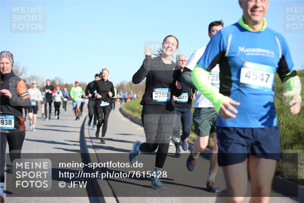 06.04.2025 - 44. Internationalen Wilhelmsburger Insellauf Jannik Wohlers http://msf.ph/oto/7615428 06.04.2025 09:34:20 Laufen 938, 026, 3285, 4027, 32, 4547 meine-sportfotos.de