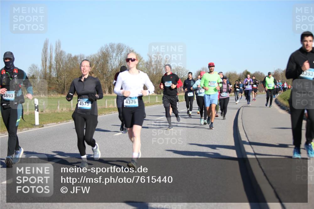06.04.2025 - 44. Internationalen Wilhelmsburger Insellauf Jannik Wohlers http://msf.ph/oto/7615440 06.04.2025 09:34:23 Laufen 3893, 4575, 4376, 3233, 3607, 3241, 4475, 8393 meine-sportfotos.de