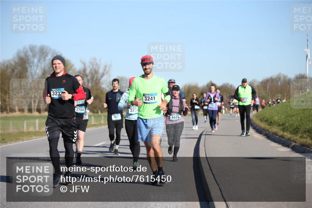 06.04.2025 - 44. Internationalen Wilhelmsburger Insellauf Jannik Wohlers http://msf.ph/oto/7615450 06.04.2025 09:34:26 Laufen 3233, 3704, 3607, 3224, 3241, 4479, 3444, 5 meine-sportfotos.de