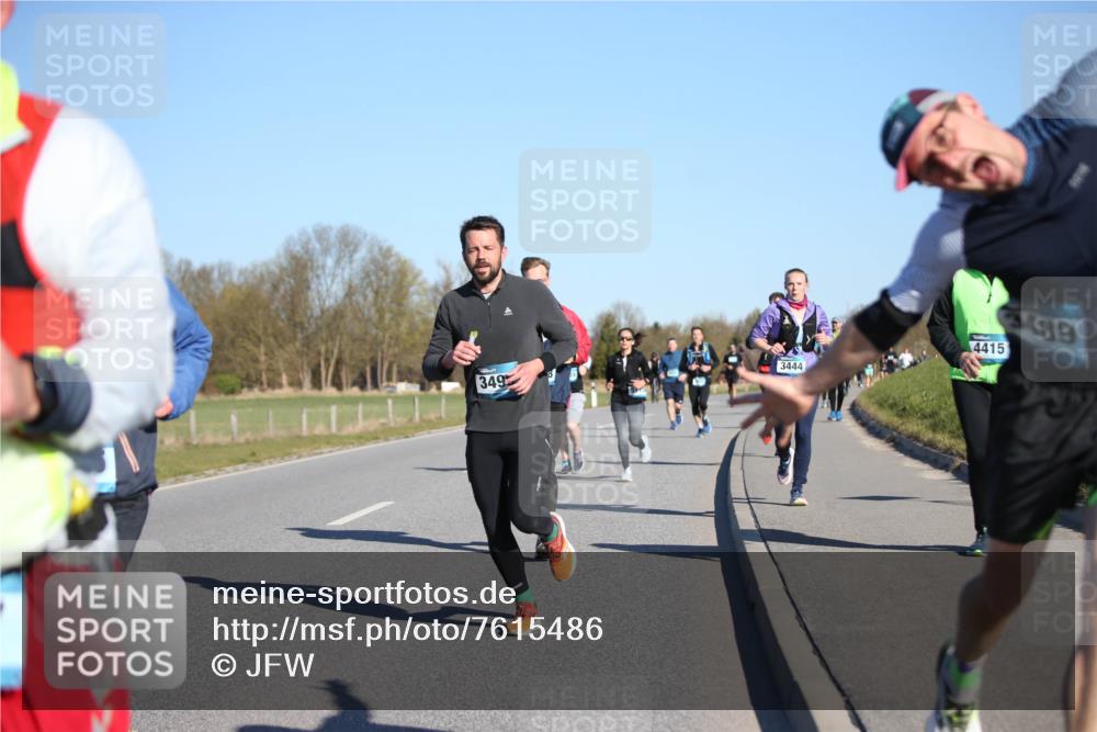 06.04.2025 - 44. Internationalen Wilhelmsburger Insellauf Jannik Wohlers http://msf.ph/oto/7615486 06.04.2025 09:34:32 Laufen 349, 3444, 4415, 3489 meine-sportfotos.de