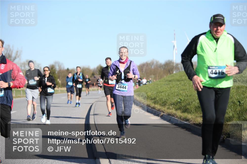 06.04.2025 - 44. Internationalen Wilhelmsburger Insellauf Jannik Wohlers http://msf.ph/oto/7615492 06.04.2025 09:34:33 Laufen 3689, 703, 3444, 4415 meine-sportfotos.de