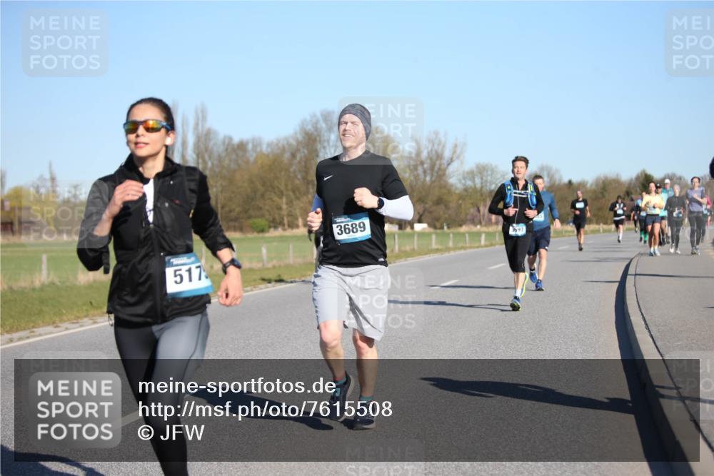 06.04.2025 - 44. Internationalen Wilhelmsburger Insellauf Jannik Wohlers http://msf.ph/oto/7615508 06.04.2025 09:34:37 Laufen 517, 3689, 3697 meine-sportfotos.de