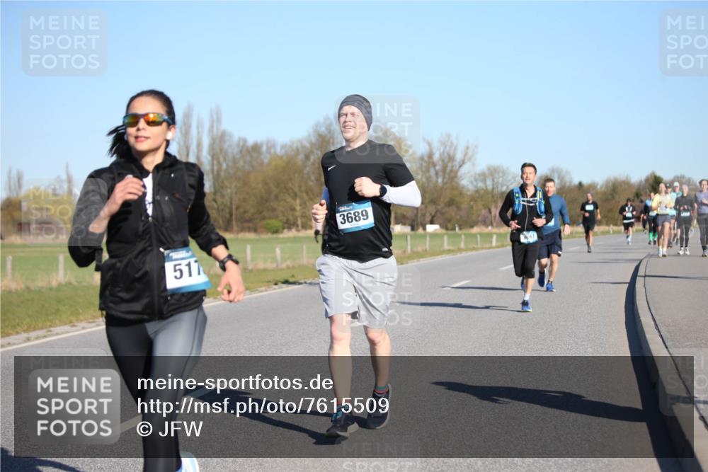 06.04.2025 - 44. Internationalen Wilhelmsburger Insellauf Jannik Wohlers http://msf.ph/oto/7615509 06.04.2025 09:34:37 Laufen 511, 3689, 3697 meine-sportfotos.de