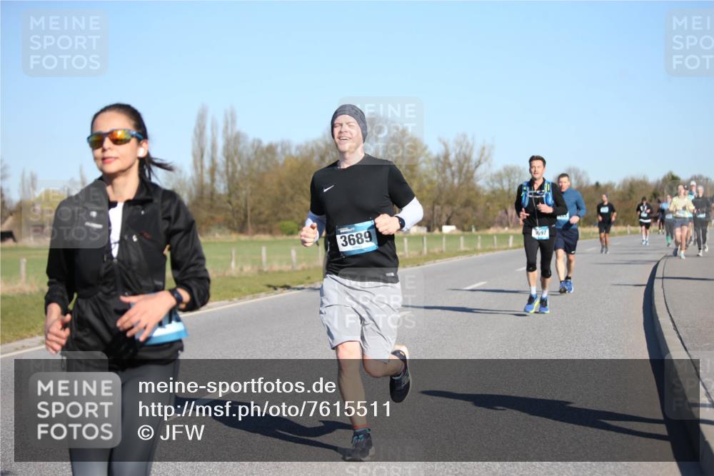 06.04.2025 - 44. Internationalen Wilhelmsburger Insellauf Jannik Wohlers http://msf.ph/oto/7615511 06.04.2025 09:34:37 Laufen 3689, 3697 meine-sportfotos.de
