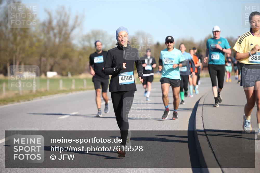 06.04.2025 - 44. Internationalen Wilhelmsburger Insellauf Jannik Wohlers http://msf.ph/oto/7615528 06.04.2025 09:34:45 Laufen 4436, 4599, 4239, 3797, 388 meine-sportfotos.de