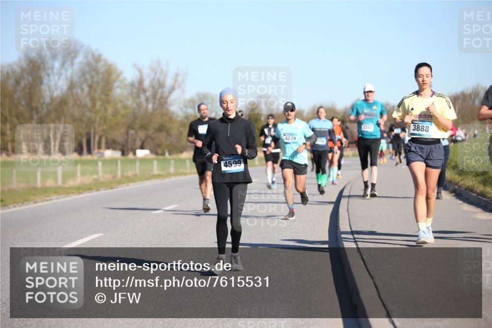 06.04.2025 - 44. Internationalen Wilhelmsburger Insellauf Jannik Wohlers http://msf.ph/oto/7615531 06.04.2025 09:34:45 Laufen 4599, 4239, 3797, 3888 meine-sportfotos.de