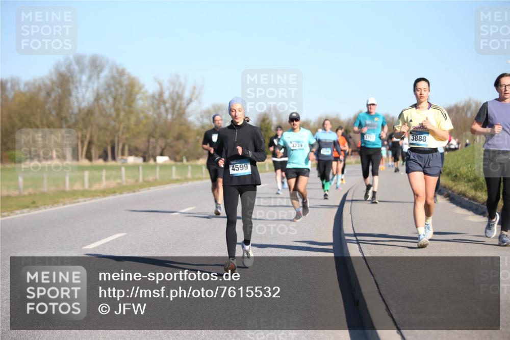 06.04.2025 - 44. Internationalen Wilhelmsburger Insellauf Jannik Wohlers http://msf.ph/oto/7615532 06.04.2025 09:34:45 Laufen 4599, 4239, 3797, 3888 meine-sportfotos.de