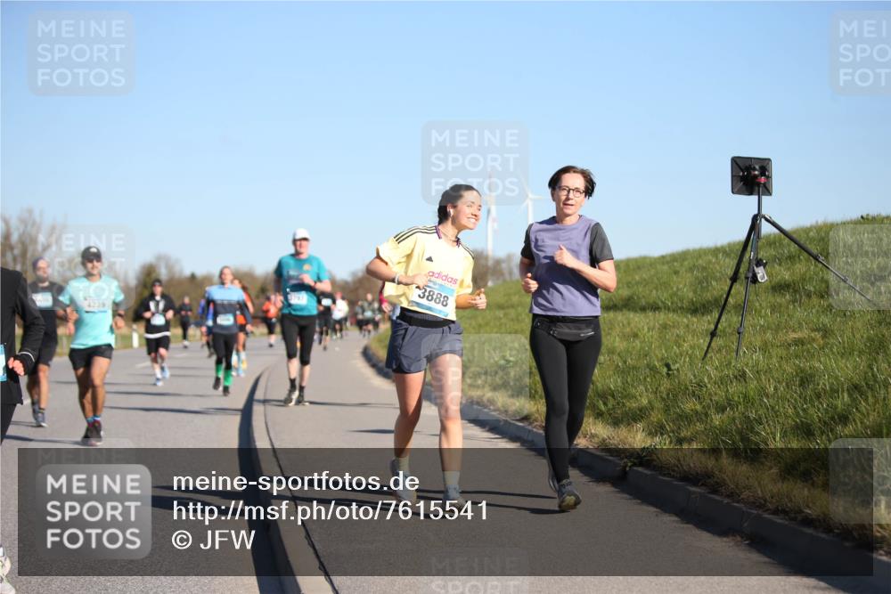 06.04.2025 - 44. Internationalen Wilhelmsburger Insellauf Jannik Wohlers http://msf.ph/oto/7615541 06.04.2025 09:34:47 Laufen 4239, 3888 meine-sportfotos.de