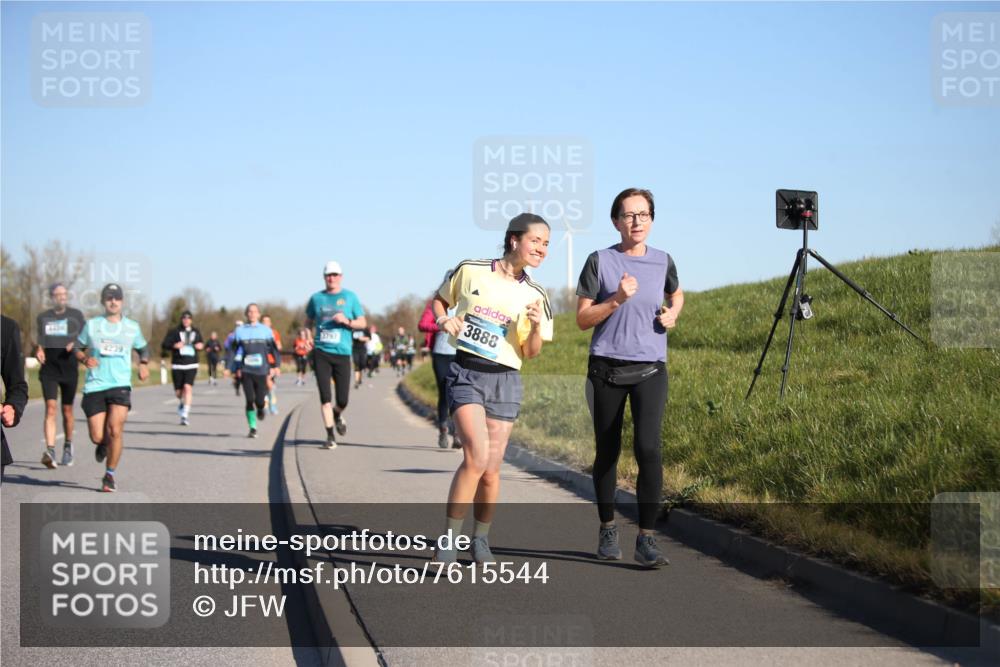 06.04.2025 - 44. Internationalen Wilhelmsburger Insellauf Jannik Wohlers http://msf.ph/oto/7615544 06.04.2025 09:34:47 Laufen 4436, 4239, 3797, 3888 meine-sportfotos.de