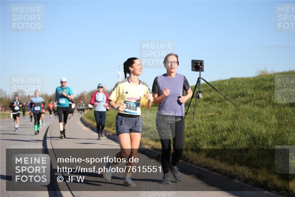 06.04.2025 - 44. Internationalen Wilhelmsburger Insellauf Jannik Wohlers http://msf.ph/oto/7615551 06.04.2025 09:34:47 Laufen 3797, 3888 meine-sportfotos.de