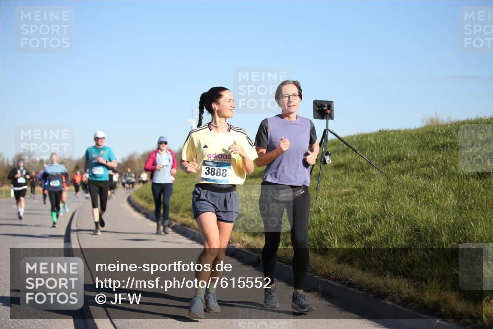 06.04.2025 - 44. Internationalen Wilhelmsburger Insellauf Jannik Wohlers http://msf.ph/oto/7615552 06.04.2025 09:34:47 Laufen 3797, 3888 meine-sportfotos.de