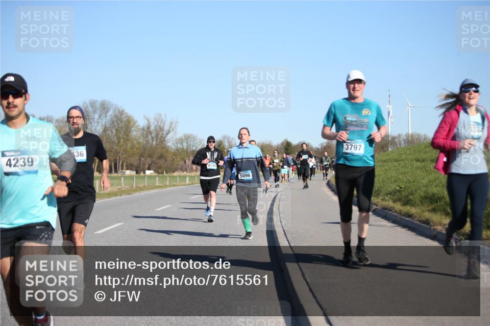 06.04.2025 - 44. Internationalen Wilhelmsburger Insellauf Jannik Wohlers http://msf.ph/oto/7615561 06.04.2025 09:34:50 Laufen 136, 4239, 4140, 5096, 3797, 1384 meine-sportfotos.de